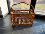 Rotan krantenhouder, boekenrek, Huis en Inrichting, Woonaccessoires | Krantenbakken en Lectuurbakken, Ophalen, Gebruikt