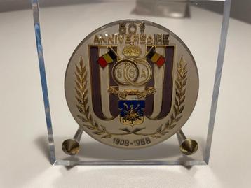 RSC Anderlecht - livre d'or 1958 et écusson commémoratif  beschikbaar voor biedingen