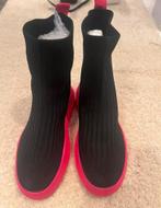 Zwarte schoenen met roze zolen., Kleding | Dames, Ophalen of Verzenden, Nieuw, Roze
