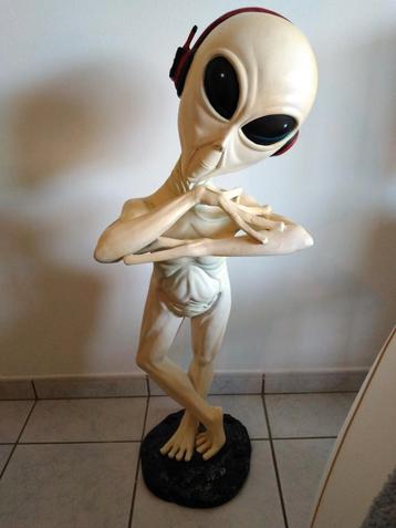 Alien , polyester , 1 meter hoogte  beschikbaar voor biedingen