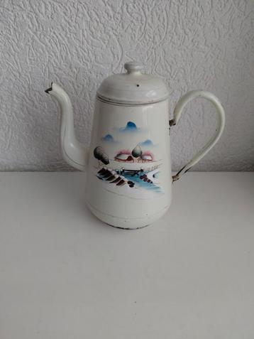 Oude email koffiepot beschikbaar voor biedingen