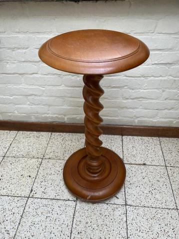 Vintage rond tafeltje beschikbaar voor biedingen