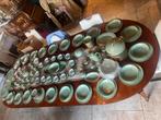 Service en porcelaine céladon Japon 200 pièces, Antiquités & Art, Antiquités | Services (vaisselle) complet