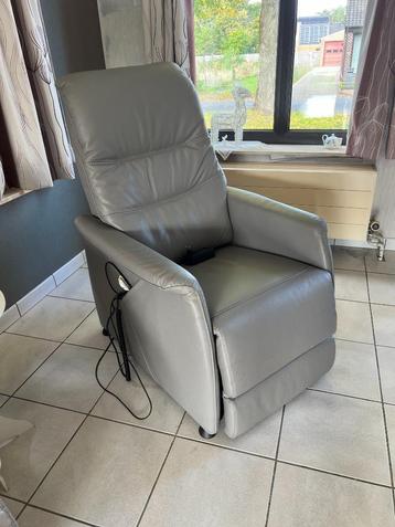 Elektrische relaxzetel (met opsta functie) bruin / leer beschikbaar voor biedingen