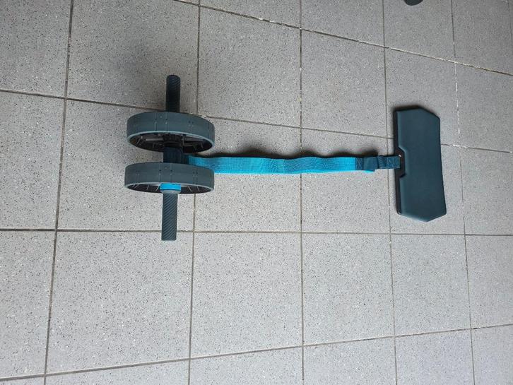 BUIKSPIERWIEL MET ELASTIEK, Sports & Fitness, Équipement de fitness, Utilisé, Roue abdominale, Abdominaux, Enlèvement