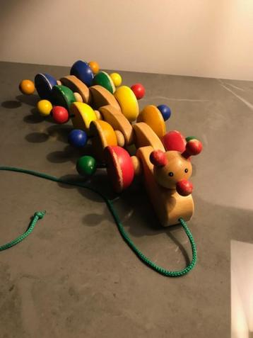 houten trekfiguur 'rups' beschikbaar voor biedingen