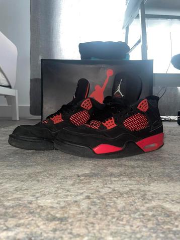 Air Jordan 4s Red Thunder maat 44 beschikbaar voor biedingen