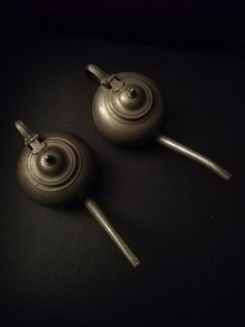 2x mooi antique echt tinnen olie kannen roussel&athuin Paris beschikbaar voor biedingen