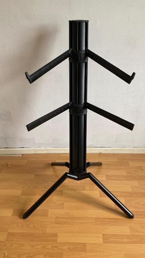 Konig & Meyer - Spider Pro Black - Keyboardstandaard, Muziek en Instrumenten, Standaarden, Gebruikt, Instrumentstandaard, Keyboard of Synthesizer