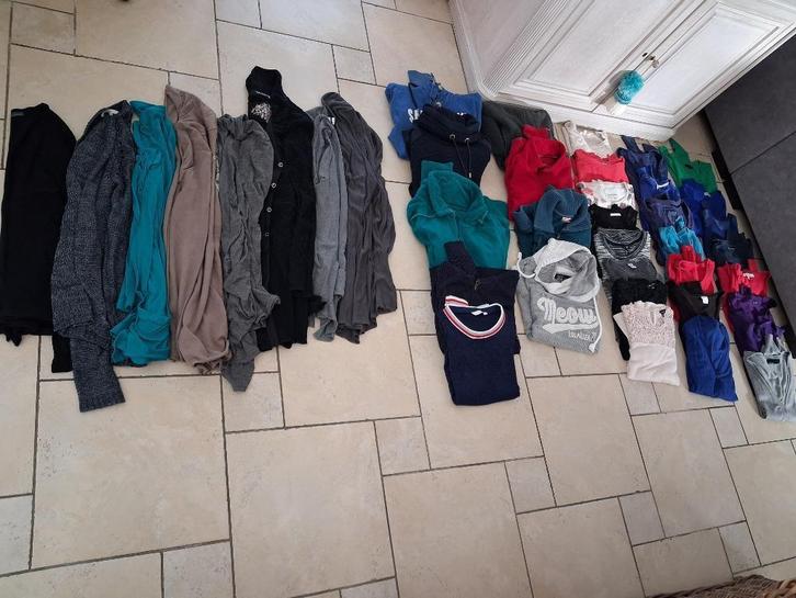 lot van 40 dames truien / gilets / golf maat S/M, Kleding | Dames, Dames-kledingpakketten, Gedragen, Maat 38/40 (M), Ophalen