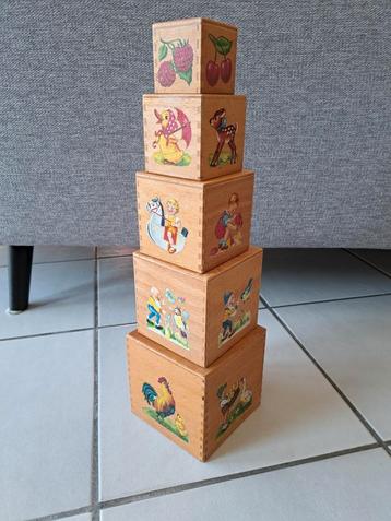 Houten blokkentoren vintage beschikbaar voor biedingen