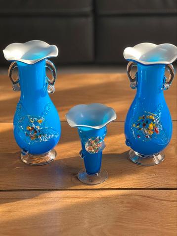 Vases en Verre de Murano,  bien lire la description disponible aux enchères