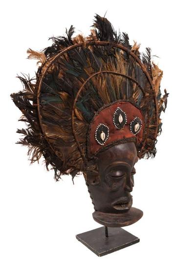 Prachtig stijlvol Chihongo-masker van de stam CHOKWE beschikbaar voor biedingen