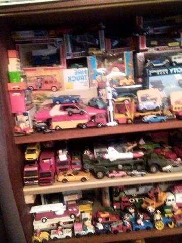 Verzameling autootjes dinky corgi matchbox enz  beschikbaar voor biedingen
