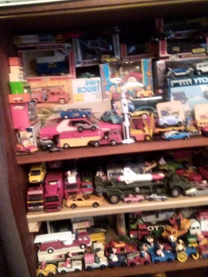 Verzameling autootjes dinky corgi matchbox enz, Verzamelen, Complete verzamelingen en Collecties, Ophalen