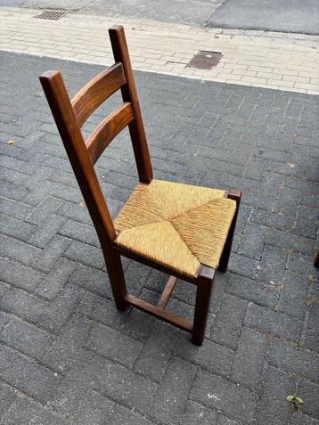 6 mooie massieve stoelen met rieten zittingen beschikbaar voor biedingen