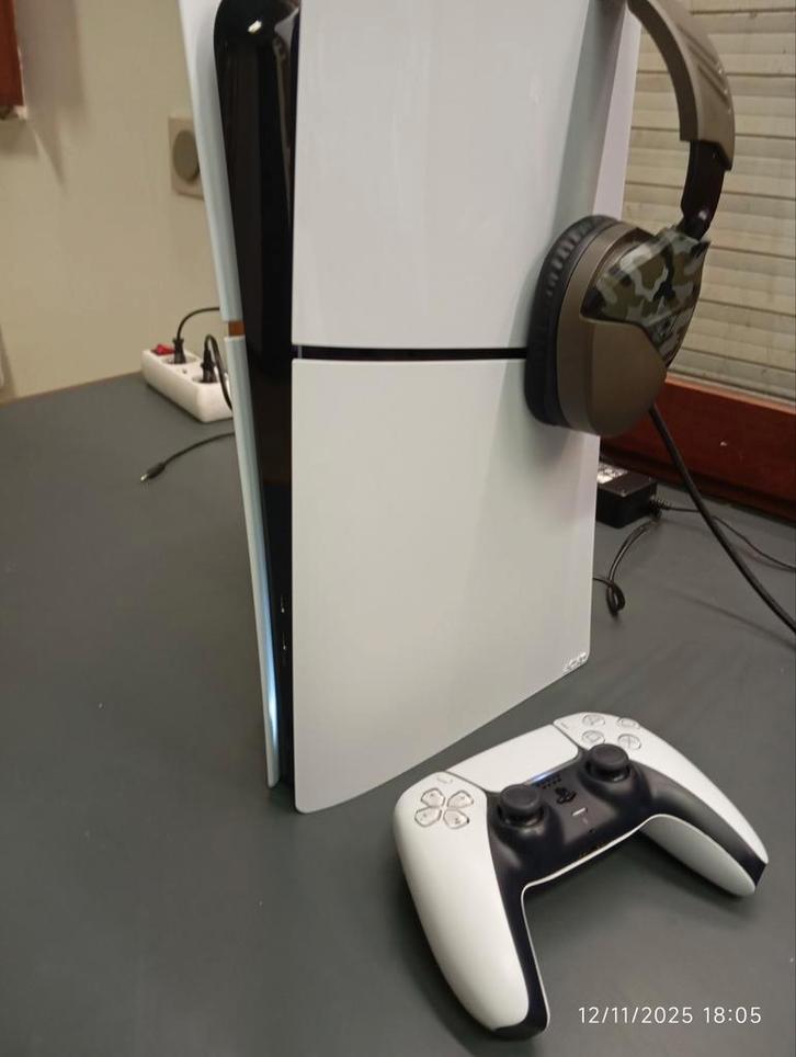 PS5 Digital Edition + 4 games + controller + headset, onderh, Games en Spelcomputers, Spelcomputers | Sony PlayStation 5, Playstation 5