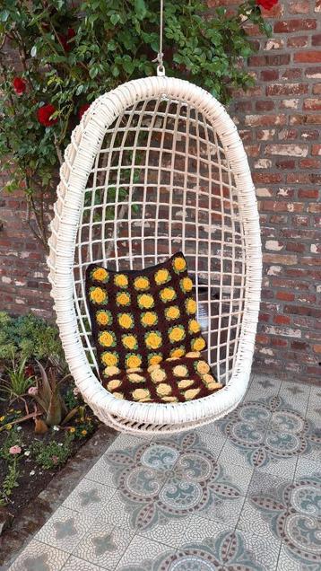 Retro rotan hangstoel / Egg chair, Ophalen, Huis en Inrichting