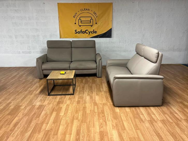 T&T Design – Elektrische tweezit + gewone tweezit –SofaCycle, Huis en Inrichting, Zetels | Voetbanken en poefs, Zo goed als nieuw