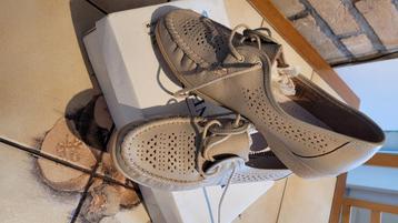 Chaussures dame pointure 41 neuves disponible aux enchères