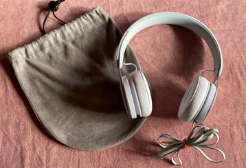 Beats EP on-ear hoofdtelefoon mat wit beschikbaar voor biedingen