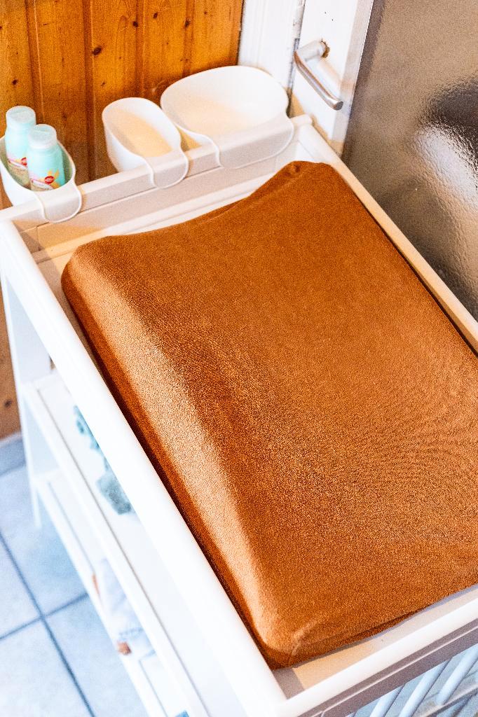 Luiertafel wit Ikea + 5 kussenhoezen, Kinderen en Baby's, Kinderkamer | Commodes en Kasten, Zo goed als nieuw, Commode, Ophalen