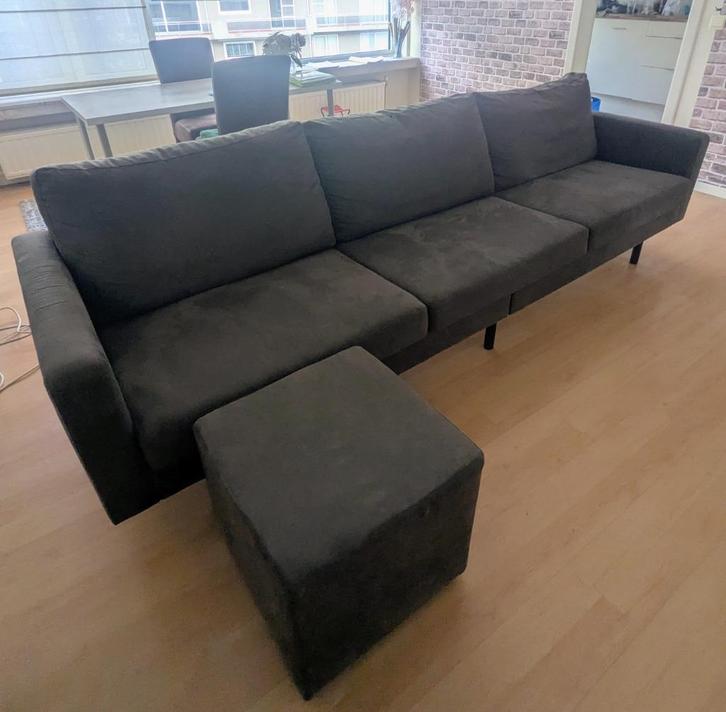 Zeer mooie 4 zits LEEN BAKKER Collin sofa met hocker 100€, Huis en Inrichting, Zetels | Zetels, Zo goed als nieuw, Rechte bank