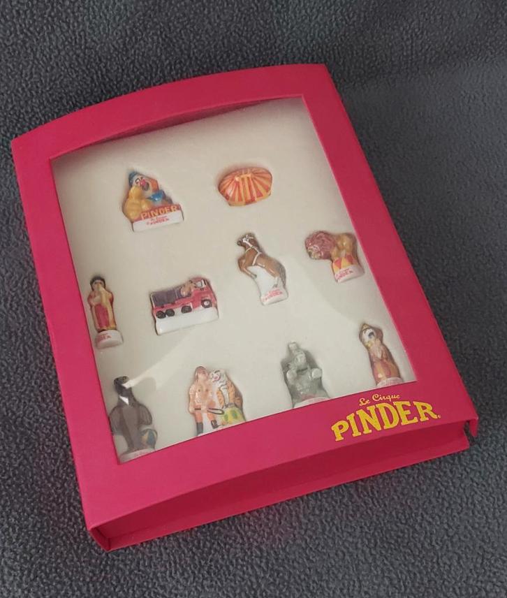 10 fèves porcelaine Cirque Pinder dans un coffret 3 photos, Collections, Collections complètes & Collections, Enlèvement