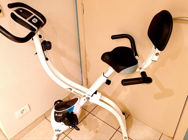 Hedendaags OPVOUWBAAR Fitness apparaat voor kleinere ruimtes, Sport en Fitness, Fitnessapparatuur, Zo goed als nieuw, Ophalen