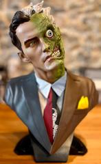 Batman Two Face (Double Face) Buste/standbeeld op schaal 1:2, Ophalen of Verzenden, Zo goed als nieuw, Mens