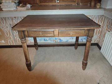 Houten bureau tafel beschikbaar voor biedingen