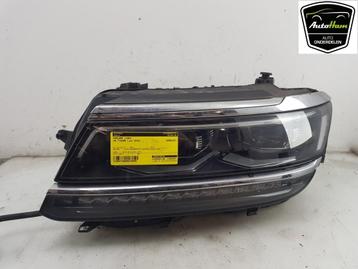 KOPLAMP LINKS Volkswagen Tiguan (AD1) (01-2016/04-2024) beschikbaar voor biedingen