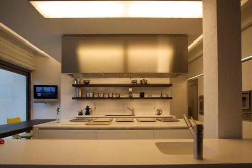 BOFFI KEUKEN COMPLEET MET CORIAN DEUREN _ VOLLEDIG UITGERUST, Huis en Inrichting, Keuken | Complete keukens, Zo goed als nieuw
