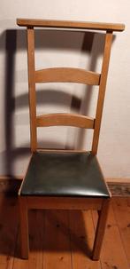 Kerkstoel met opbergvak, Ophalen