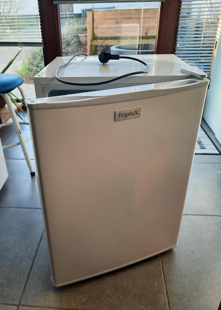 Cube 58L koelkast, Elektronische apparatuur, Koelkasten en IJskasten, Zo goed als nieuw, Met vriesvak, Minder dan 75 liter, Minder dan 85 cm