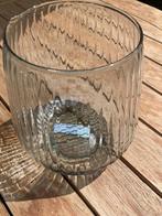 VAAS VAN GERECYCLED GERIBBELD GLAS 18 cm hoog NIEUW, Ophalen of Verzenden, Nieuw, Glas, Minder dan 50 cm