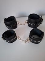 4 menottes en cuir souple, Nieuw