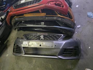 Peugeot 308 II Facelift voorbumper beschikbaar voor biedingen