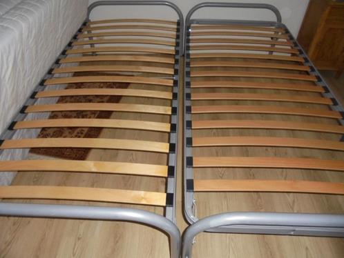 Set van 2 metalen eenpersoonsbedden, Huis en Inrichting, Slaapkamer | Bedden, Zo goed als nieuw, Eenpersoons, 90 cm, 200 cm, Metaal