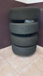 4 winterbanden op velg, 4 wieldeksels vw , hoes en staander, Ophalen, Gebruikt, Winterbanden
