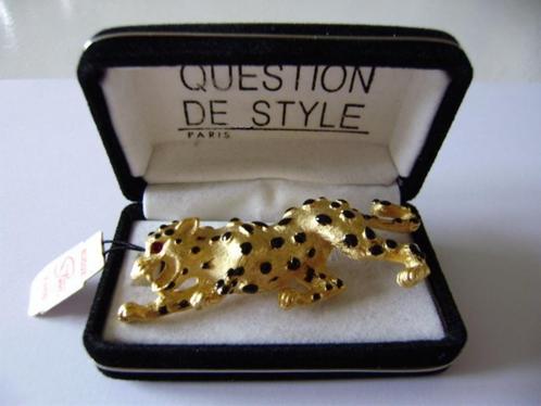 >>> PANTER BROCHE - STERN PARIS <<< verguld-émail-robijn., Handtassen en Accessoires, Broches, Nieuw, Overige materialen, Goud