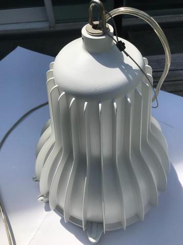industriële lamp beschikbaar voor biedingen