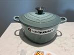Nieuwe Le Creuset hartjespan 20 cm Sea Salt, Gietijzer, Nieuw, Ophalen of Verzenden, Keramische plaat