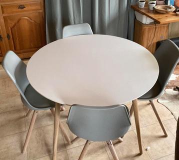 Ronde tafel met 4 stoelen