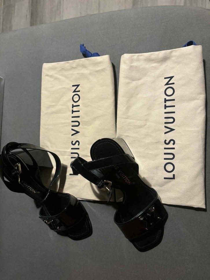 Louis Vuitton hakken (INCLUSIEF AANKOOPBEWIJS), Kleding | Dames, Schoenen, Zo goed als nieuw, Schoenen met hoge hakken, Zwart