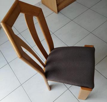6 stoelen met stoffen bekleding beschikbaar voor biedingen