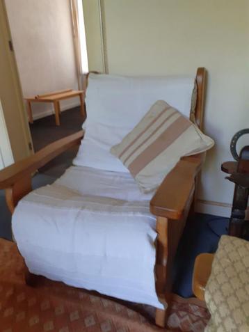 Canapé et 2 fauteuils de salon en bois beschikbaar voor biedingen