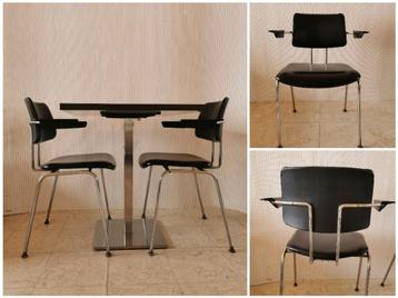 Tafel + 2 stoelen beschikbaar voor biedingen