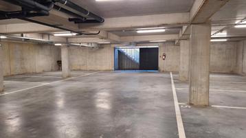 Overdekte parkeerplaats te koop beschikbaar voor biedingen