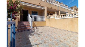 Mediterrane duplex woning in Punta Prima... beschikbaar voor biedingen